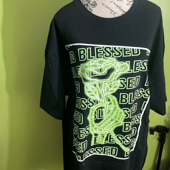 🆕  Women’s Black Blessed Shirt Size 2XL - Picture 1 of 6